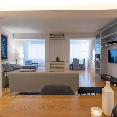 דירה Attic With Terrace & Jacuzzi *