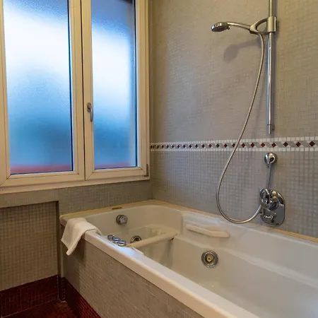 Attic With Terrace & Jacuzzi דירה רומא