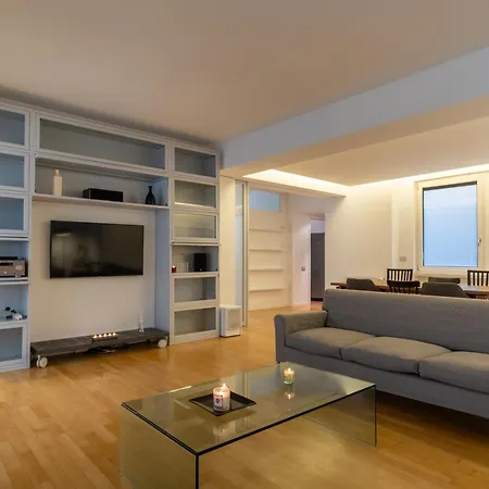 Attic With Terrace & Jacuzzi * Rom